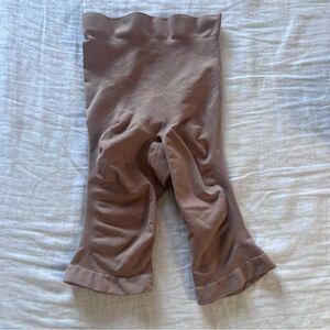 Skims Seamless Sculpt MID THIGH SHORT Tan Small Medium NEW